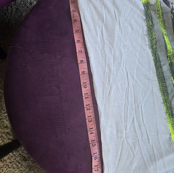 Guess Short Sleeve Graphic Tee - Picture 8 of 8